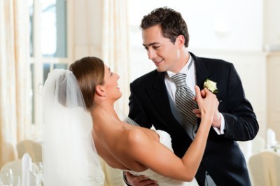 Braut und Bräutigam beim Hochzeitswalzer
