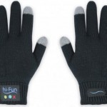 Дизайнеры выпустили перчатки для телефонных разговоров зимой