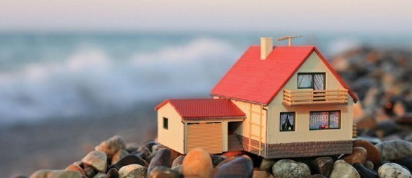 Каждый хочет дом на берегу моря