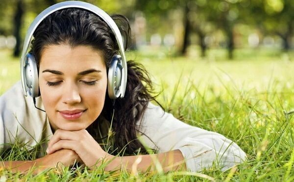 прослушивание музыки на природе