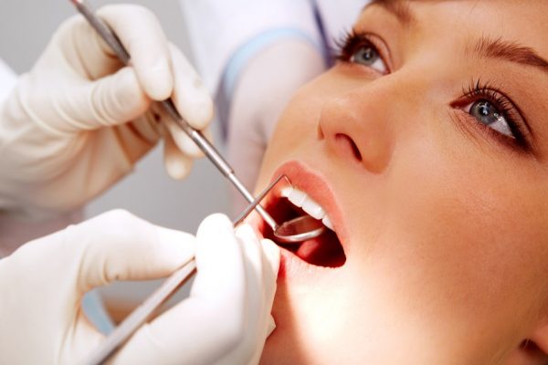 Зачем нужно протезирование для выпавших зубов?