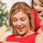 Что подарить маме на Новый год?