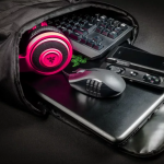 Аксессуары для геймеров – от джойстиков до клавиатур и шлемов