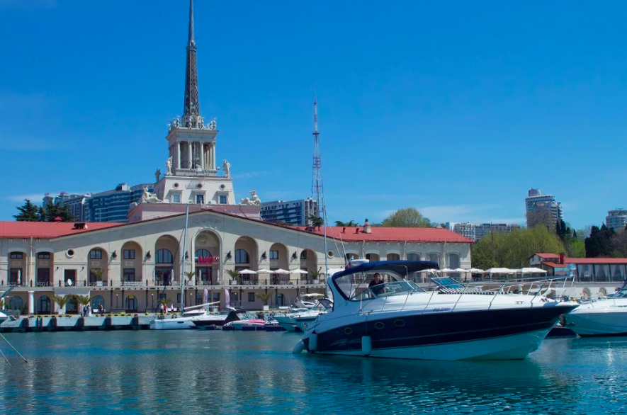 Аренда яхты в Сочи: как провести незабываемый отдых на берегу Черного моря