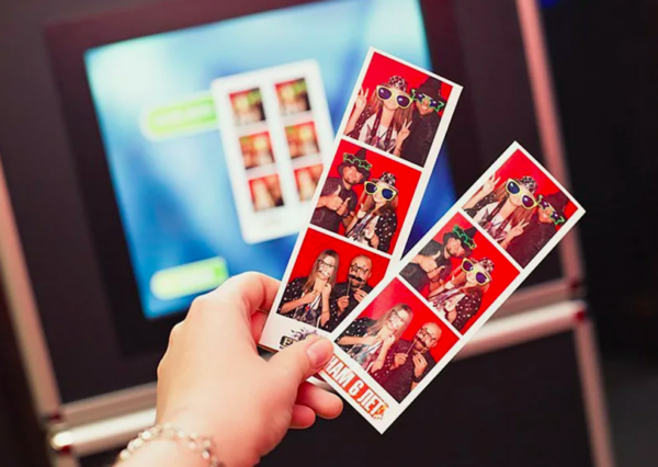 Где заказать аренду фотобудки для фотосессии и шоу в Красноярске