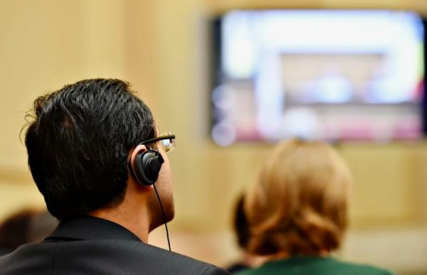 Услуги синхронного перевода: незаменимый инструмент международного взаимодействия