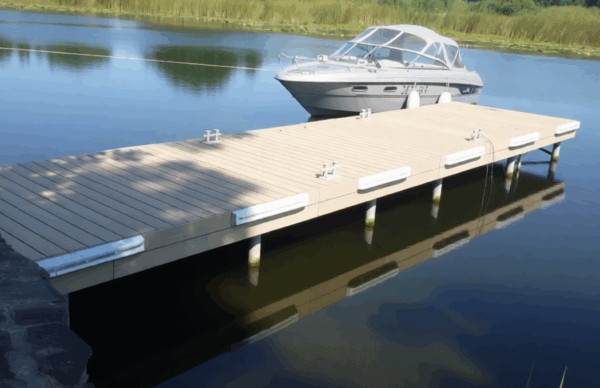 Причал для катера: как лучше организовать собственный пирс