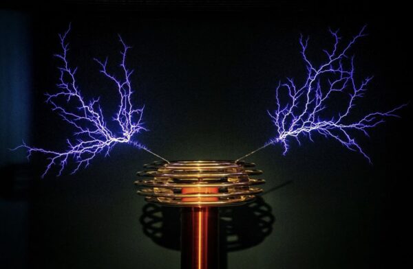 Разновидности катушек Тесла: малые, средние и крупные