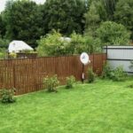 Сосед требует снести забор и баню из-за наложения границ: разбор ситуации с юристом