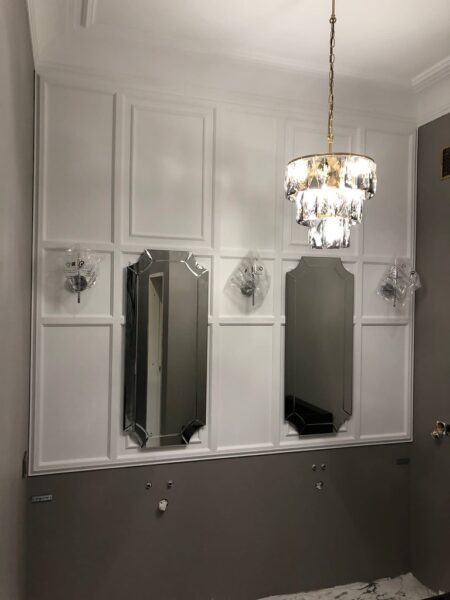 Сравнение типов зеркал для визуальных проектов: обычные, с подсветкой и с фацетом