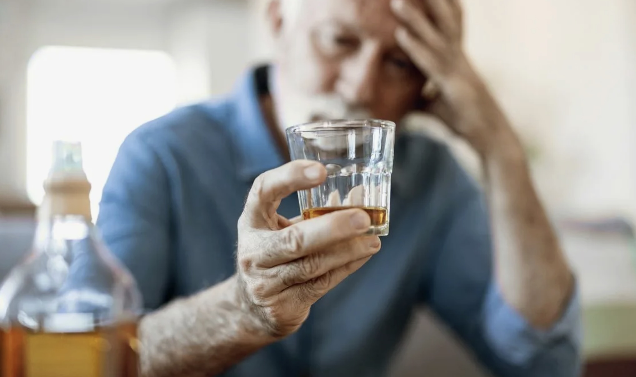 Почему человек уходит в запой: психология и физиология