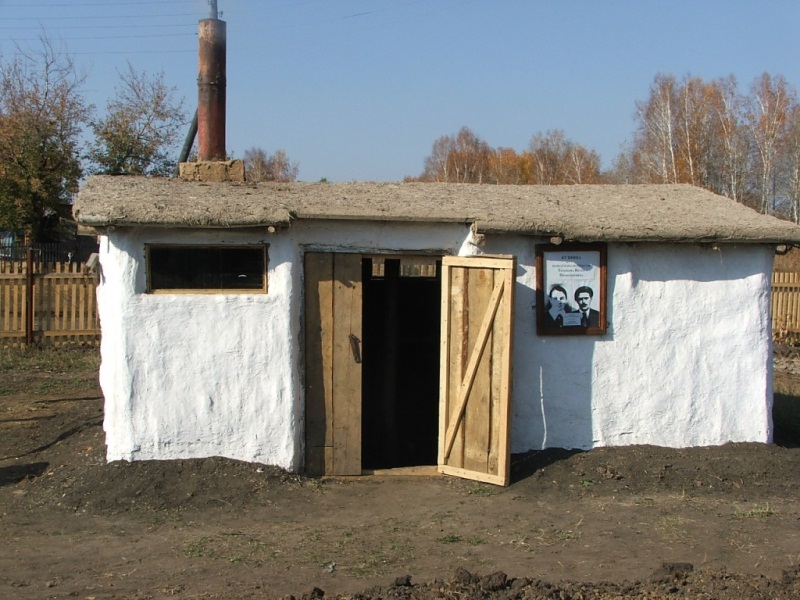 Погода краснозерское село петропавловка. Петропавловский краеведческий музей. Петропавловский краеведческий музей в Краснозерском районе. Петропавловка Новосибирская область музей.